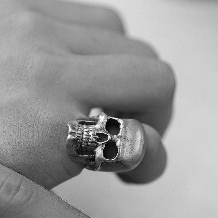 Срібна каблучка "Череп" 111345 від ювелірного магазину Онікс - 7