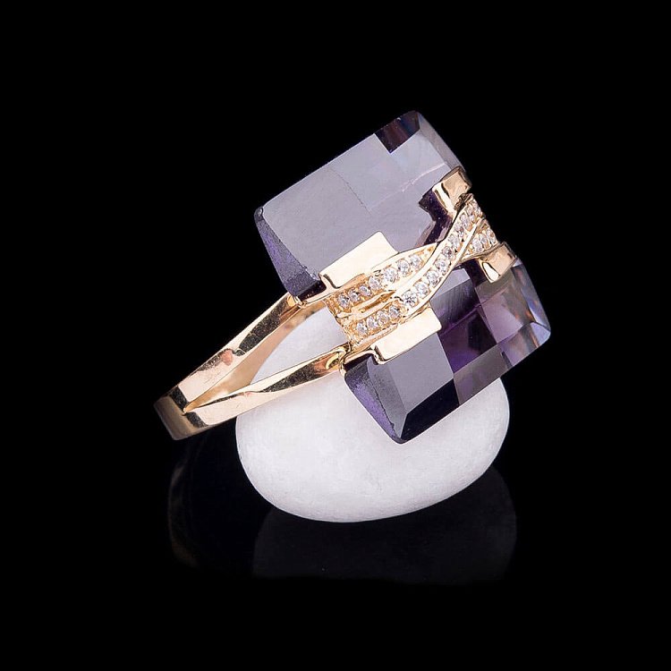 Золота каблучка з фіанітами к03265 від ювелірного магазину Онікс - 1