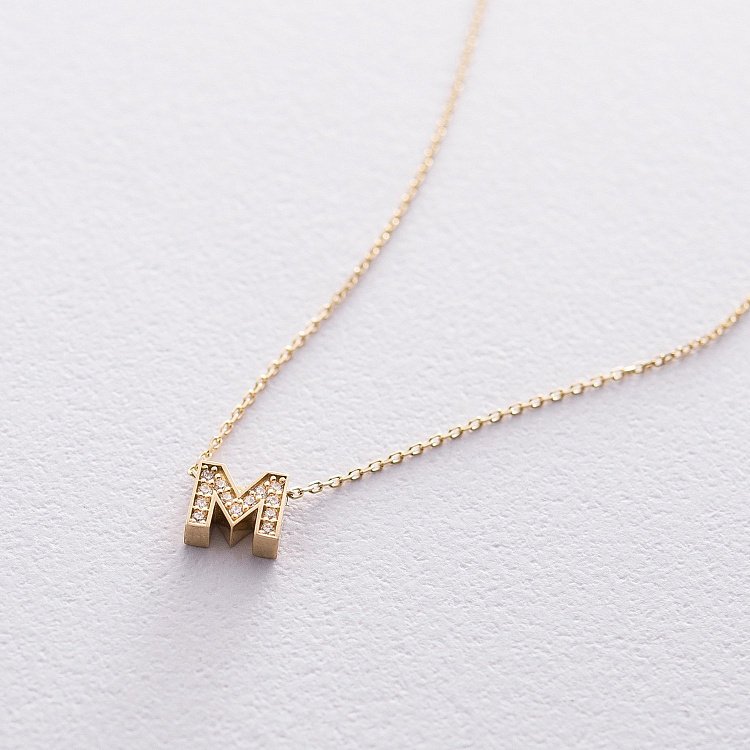 Колье с буквой "М" в желтом золоте (фианиты) кол01165М от ювелирного магазина Оникс