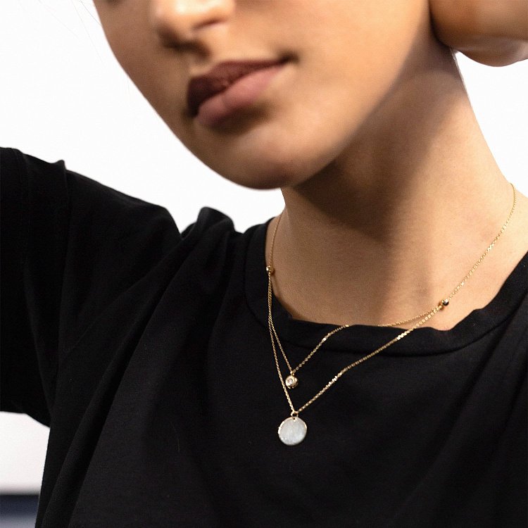 Двойное золотое колье с монеткой и фианитом (возможна гравировка) кол01768 от ювелирного магазина Оникс