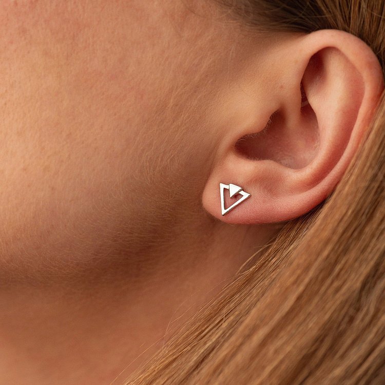 Серебряные серьги-пусеты "Треугольники" 122637 от ювелирного магазина Оникс - 3