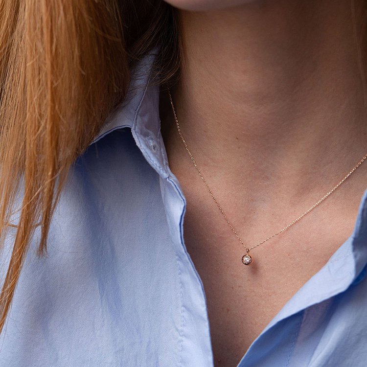 Золотое колье с одним фианитом кол01964 от ювелирного магазина Оникс - 1