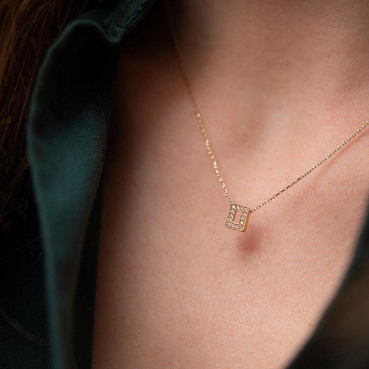 Колье с буквой "О" в желтом золоте (фианиты) кол01165О от ювелирного магазина Оникс - 6