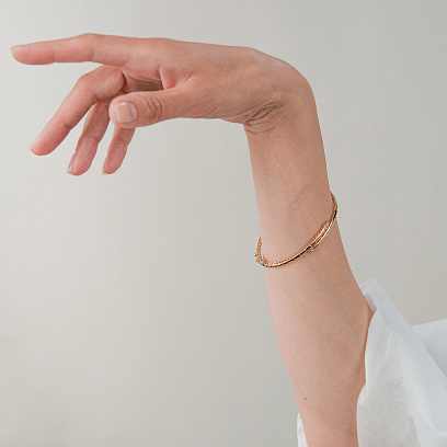 Жесткий браслет "Змея" в желтом золоте (фианиты) б05629 №4