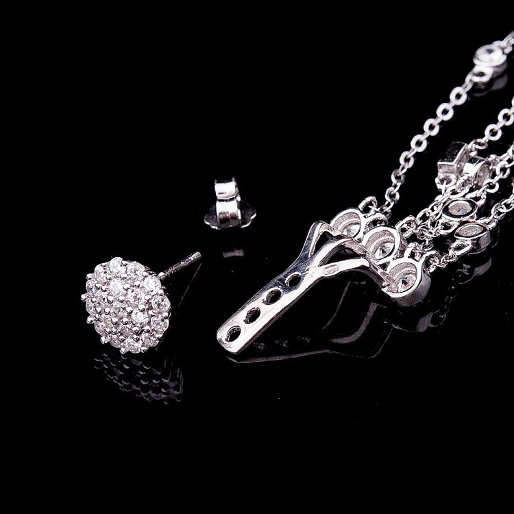 Срібні сережки з фіанітами 121718 від ювелірного магазину Онікс - 4