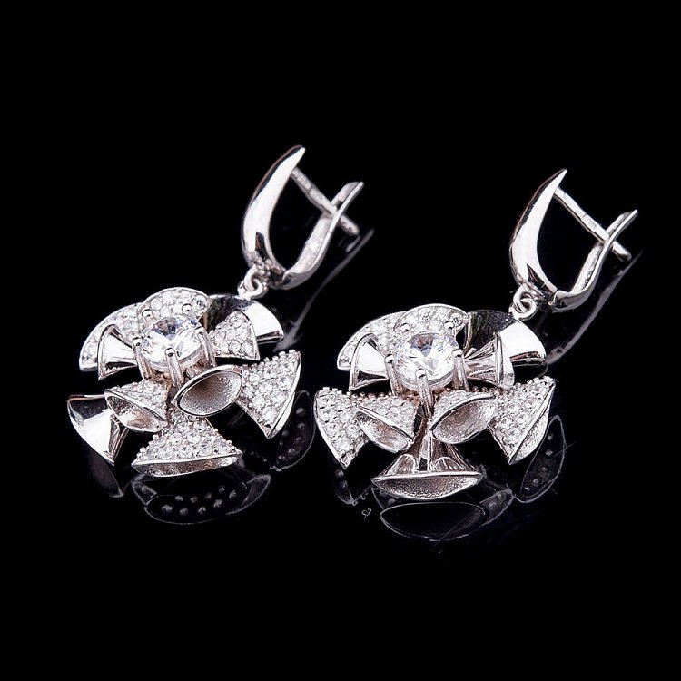 Золотые серьги "Цветочки" с фианитами с03834 от ювелирного магазина Оникс - 1