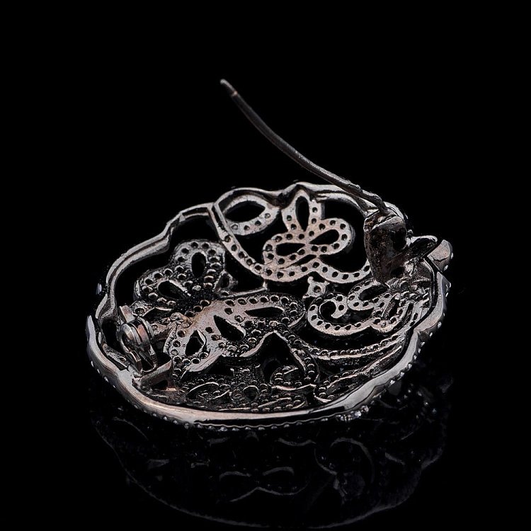 Срібна брошка (фіаніти) 16090 від ювелірного магазину Онікс - 1