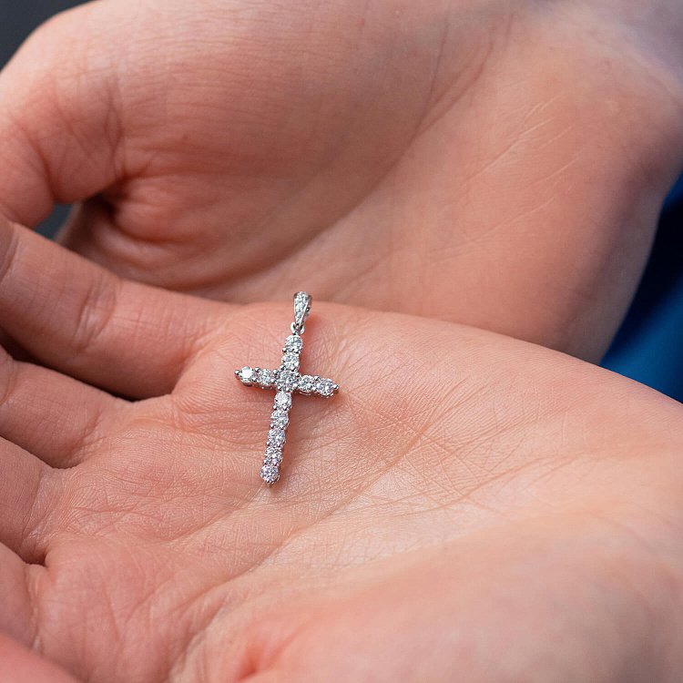 Хрестик у білому золоті з діамантами пб0313mr від ювелірного магазину Онікс - 1