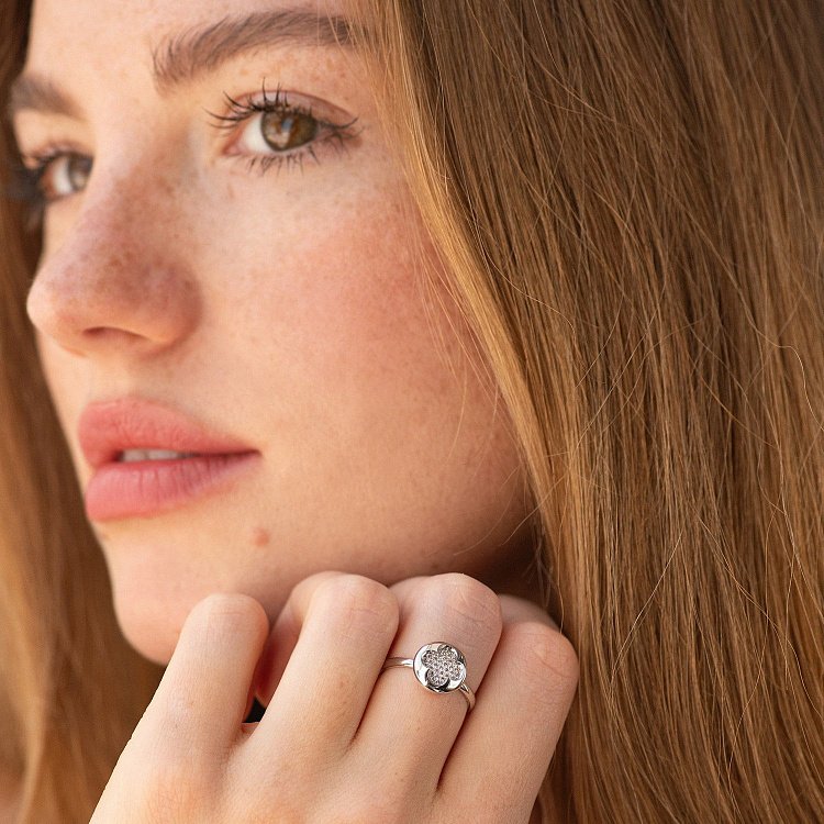 Золота каблучка "Конюшина" з діамантами 241201121 від ювелірного магазину Онікс - 1