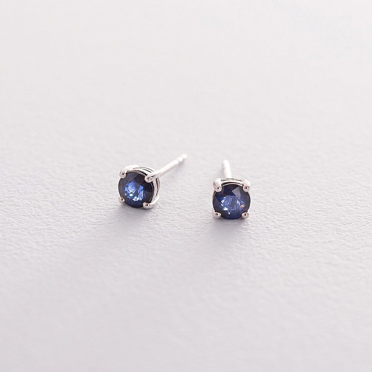 Золотые серьги-гвоздики с синим сапфиром сб0114gl от ювелирного магазина Оникс