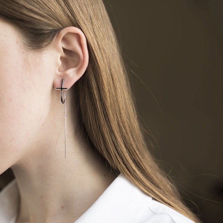 Серебряные серьги "Крестики" с эмалью 122119 от ювелирного магазина Оникс - 3