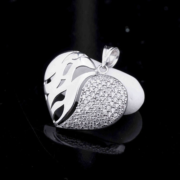 Подвеска "Сердце" с фианитами из серебра 131635 от ювелирного магазина Оникс