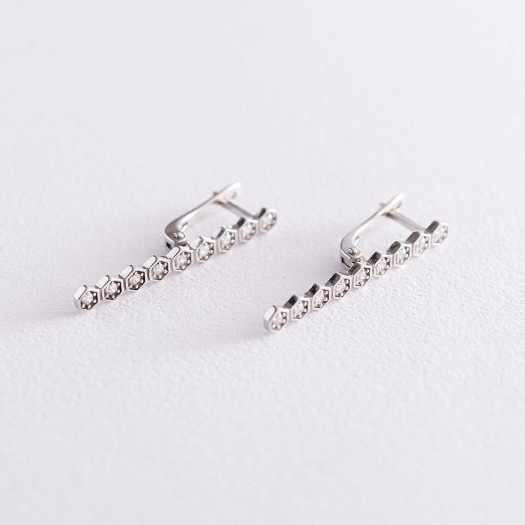 Срібні сережки "Грані" з фіанітами 122908 від ювелірного магазину Онікс - 2