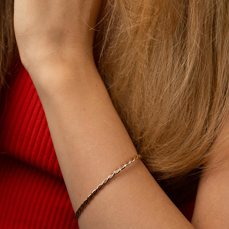 Жесткий золотой браслет "Переплетение" б05531 от ювелирного магазина Оникс - 3