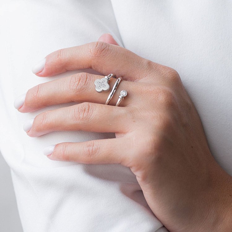 Золотое кольцо "Клевер" с фианитами к06668 от ювелирного магазина Оникс - 1