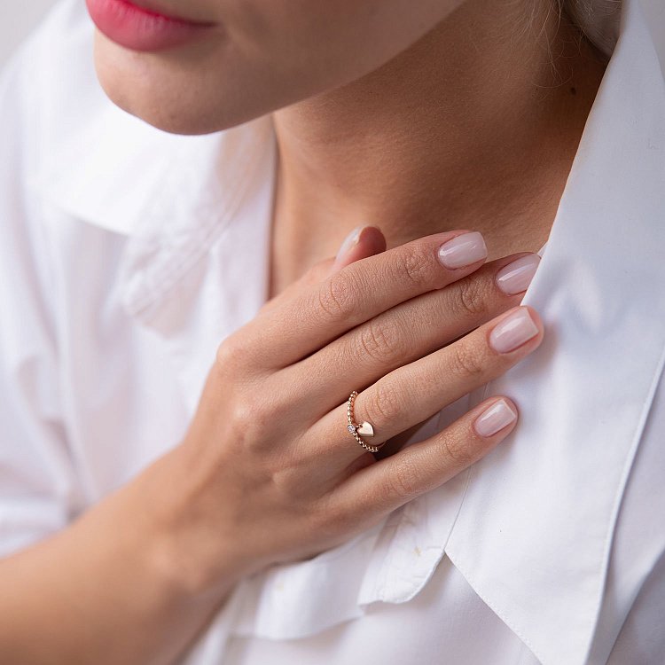 Золота каблучка "Серце" (фіаніт) к06743 від ювелірного магазину Онікс - 2