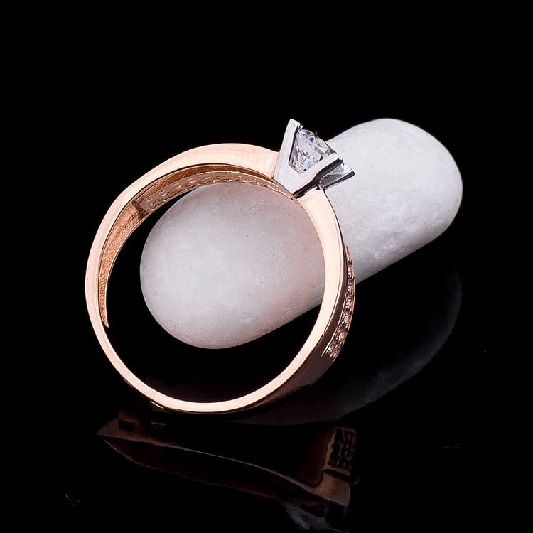 Золота заручальна каблучка з фіанітами к03850 від ювелірного магазину Онікс - 1