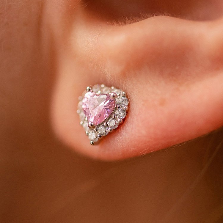 Серебряные серьги - пусеты "Сердечки" с фианитами 123295р от ювелирного магазина Оникс - 3