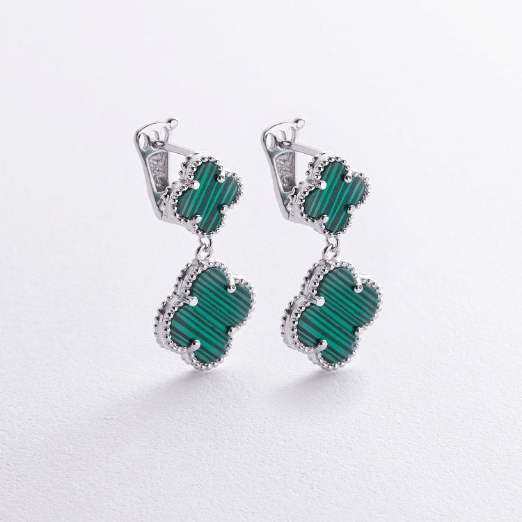 Серебряные серьги "Клевера" (синт. малахит) 123378 от ювелирного магазина Оникс