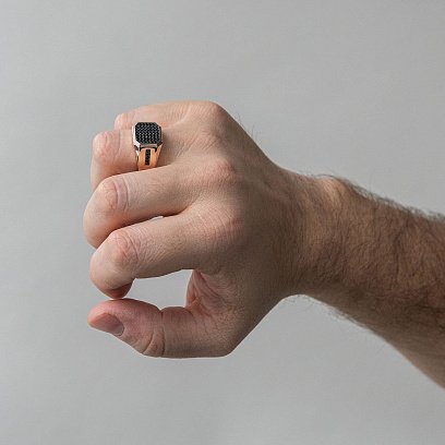 Мужская печатка в красном золоте (фианиты) к06191 №2 Oniks Мужская печатка в красном золоте (фианиты) к06191 №2