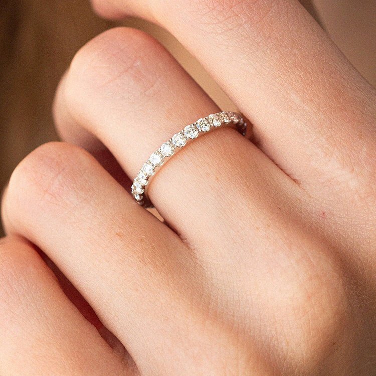 Золотое кольцо с дорожкой камней (бриллианты) кб0427mi от ювелирного магазина Оникс - 1