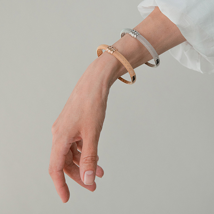 Жесткий браслет "Marie" в белом золоте б05607 от ювелирного магазина Оникс - 6