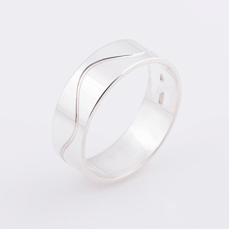 Серебряное обручальное кольцо с узором 11829 от ювелирного магазина Оникс