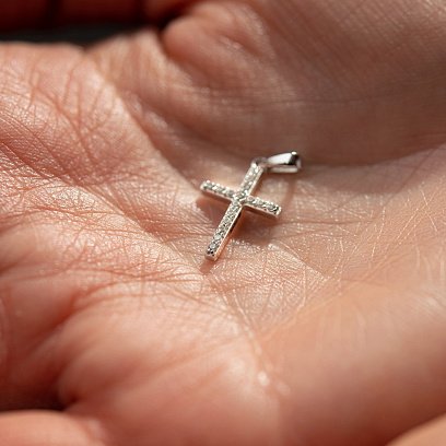 Золотий хрестик з чорними і білими фіанітами п03159 №4