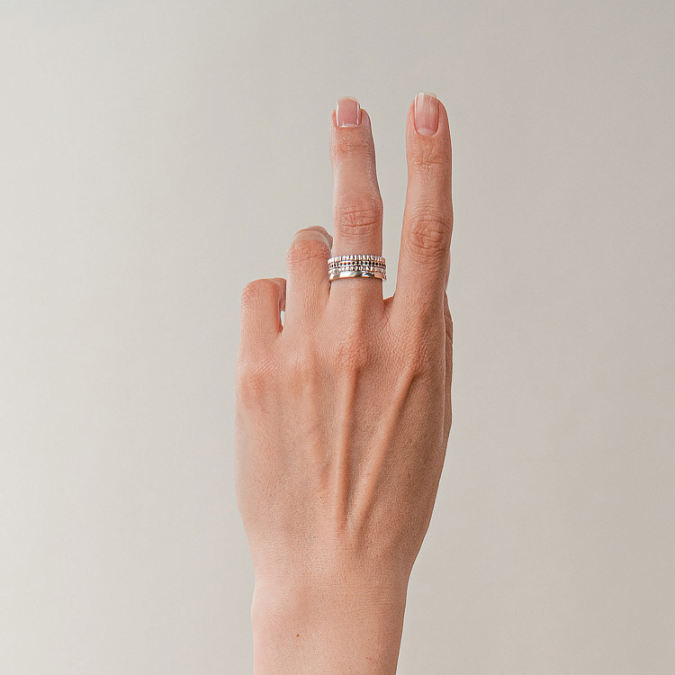 Золота каблучка "Sharon" з чорними фіанітами к08301 від ювелірного магазину Онікс - 3