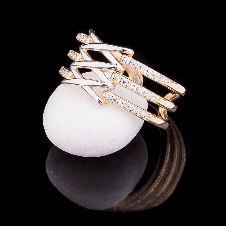 Эксклюзивное золотое кольцо с фианитами к04277 от ювелирного магазина Оникс - 1