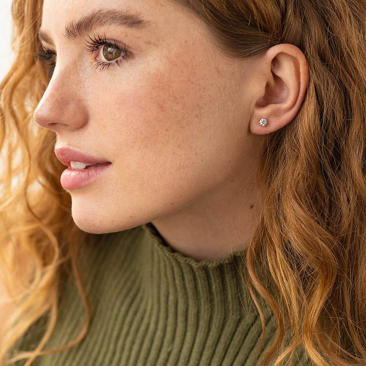 Золотые серьги - пусеты с бриллиантами сб0397 от ювелирного магазина Оникс - 1