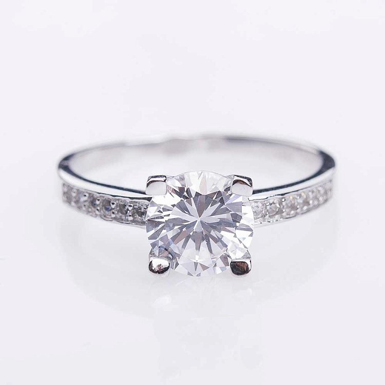 Каблучка заручальна з фіанітами 111834 від ювелірного магазину Онікс