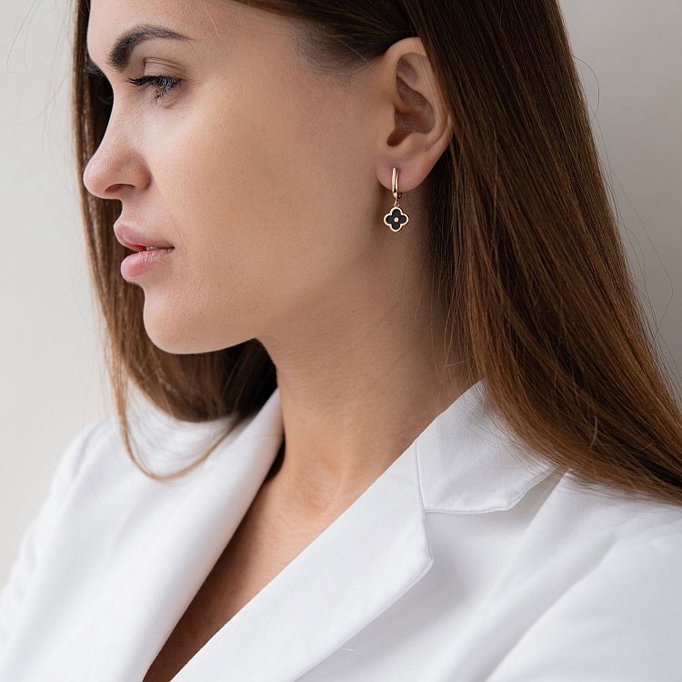 Золотые серьги "Клевер" с емалью с07132 от ювелирного магазина Оникс - 1