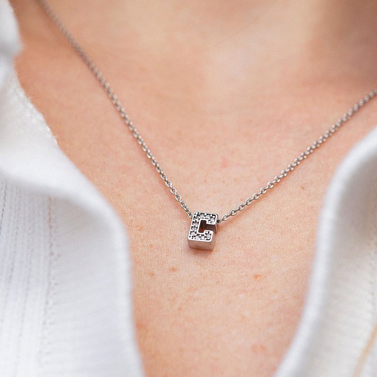 Серебряное колье с буквой "С" с фианитами 1103 С от ювелирного магазина Оникс - 3