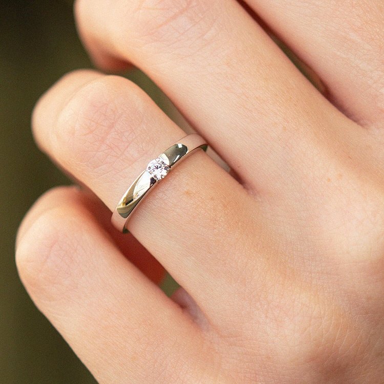 Каблучка з фіанітом у білому золоті к07153 від ювелірного магазину Онікс - 3