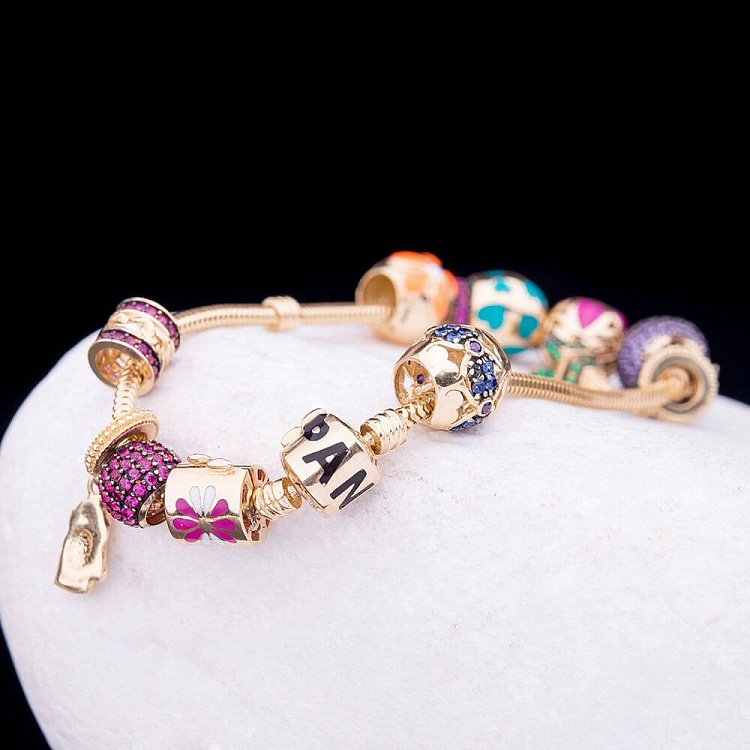 Золотой шарм с эмалью п02354 от ювелирного магазина Оникс - 4