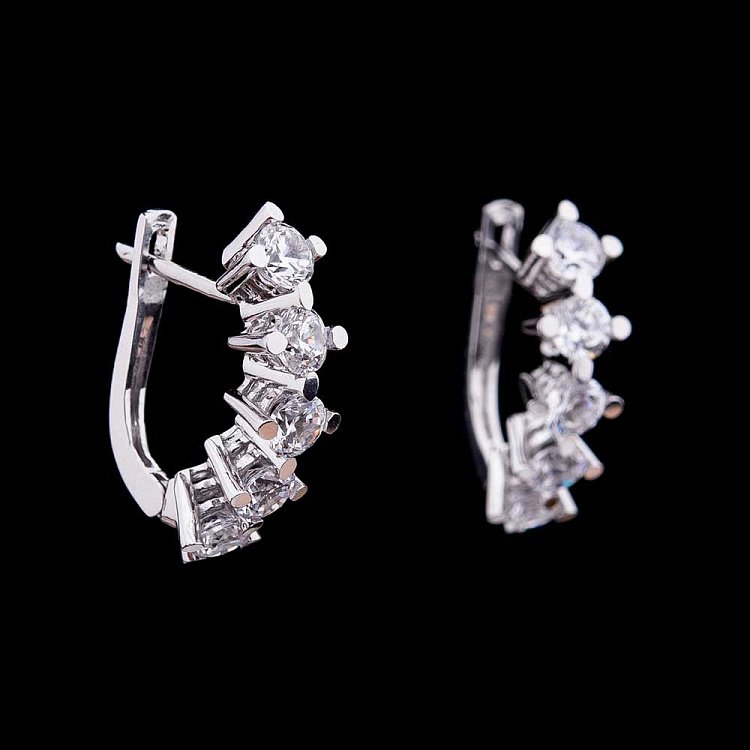 Золоті сережки з фіанітами с04090 від ювелірного магазину Онікс