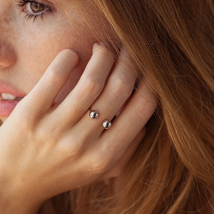 Кольцо "Шарики" в белом золоте к07508 от ювелирного магазина Оникс - 4