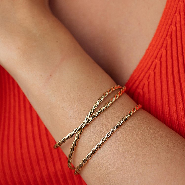 Жорсткий золотий браслет "Переплетення" б05349 - 11 Жорсткий золотий браслет "Переплетення" б05349 від ювелірного магазину Онікс - 11