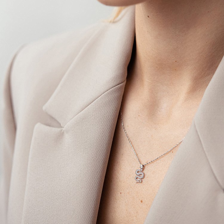 Колье "Змея" в белом золоте кол02121 от ювелирного магазина Оникс - 5