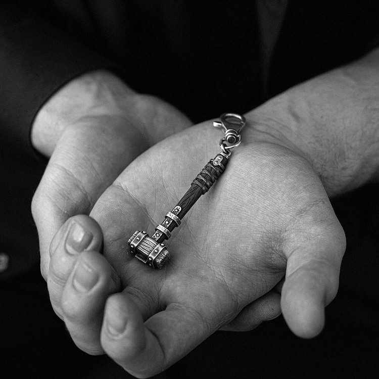 Срібний брелок "Молот вікінга" з ебеном 1116 від ювелірного магазину Онікс - 9