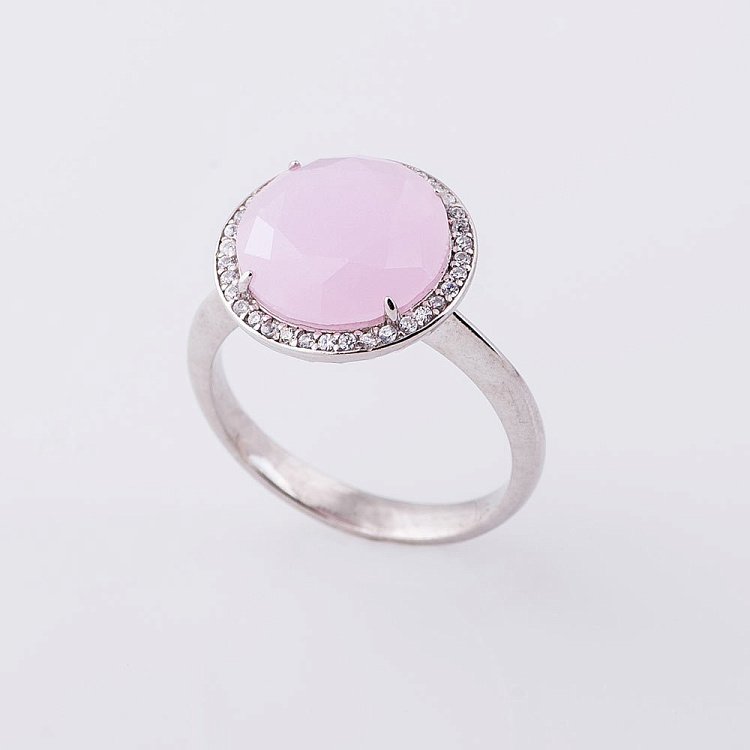 Серебряное кольцо с фианитами 111923 от ювелирного магазина Оникс