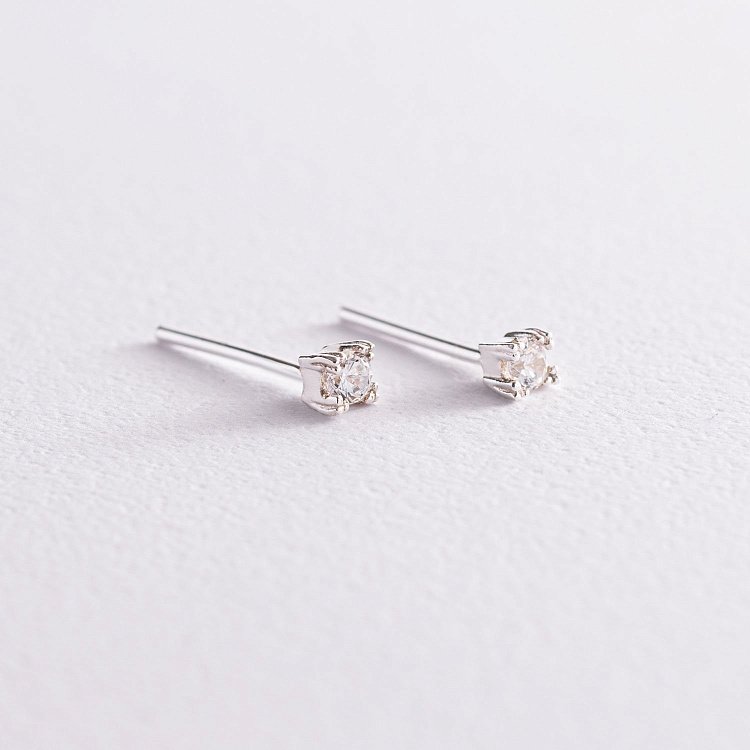 Серебряные серьги - пусеты с фианитами 12985 от ювелирного магазина Оникс