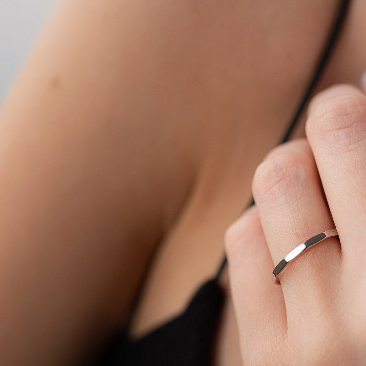 Каблучка "Далія" в білому золоті к06555 від ювелірного магазину Онікс - 1