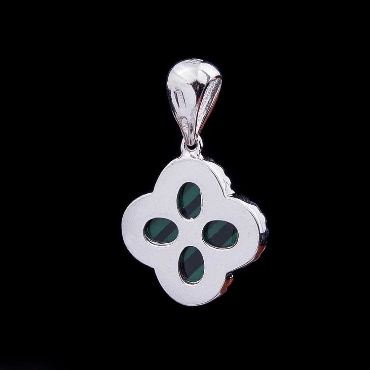 Срібна підвіска "Конюшина" з фіанітами і ім. малахіту 132192 від ювелірного магазину Онікс - 2