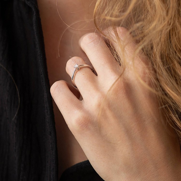 Заручальна золота каблучка з діамантом кб0510м від ювелірного магазину Онікс - 1