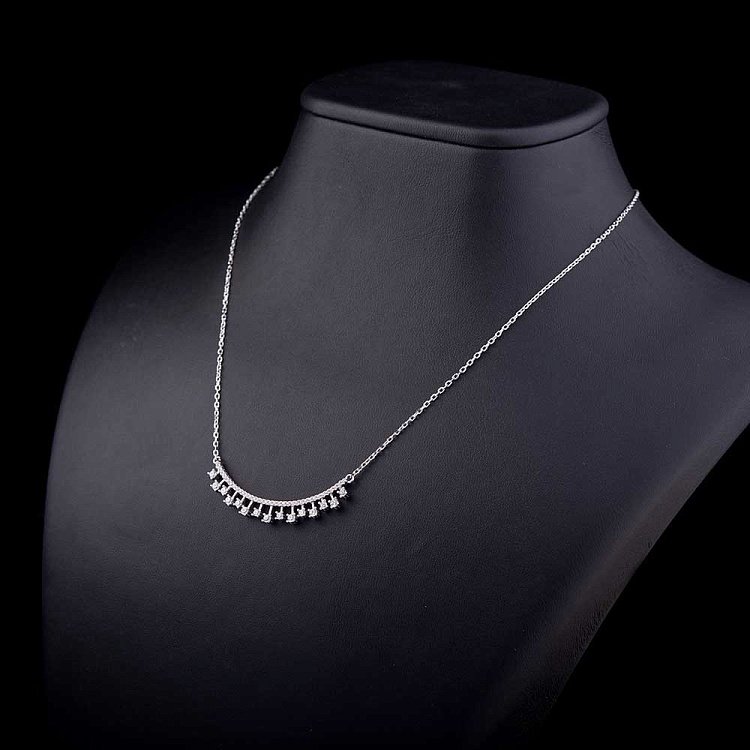 Серебряное колье с фианитами 18253 - 1 Серебряное колье с фианитами 18253 от ювелирного магазина Оникс - 1