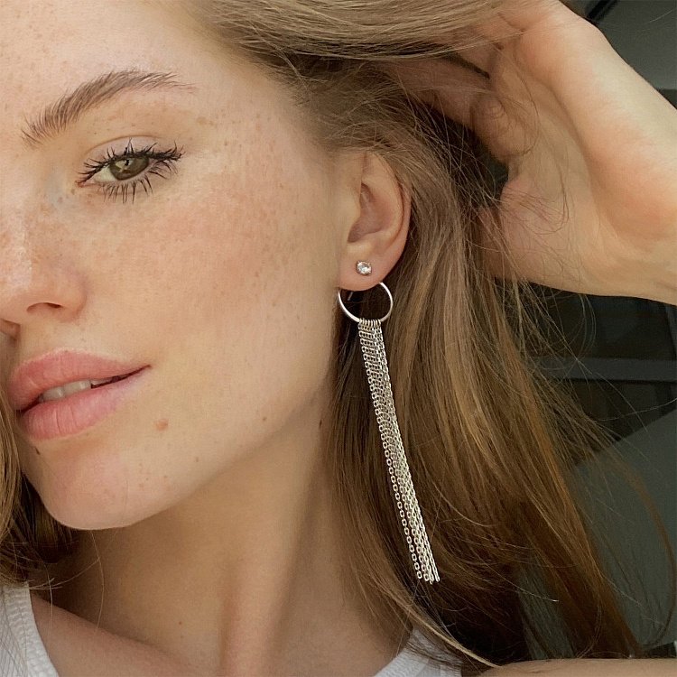 Серебряные асимметричные серьги "Доминика" с фианитами 123182 от ювелирного магазина Оникс