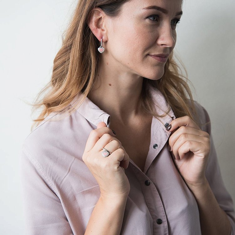 Срібні сережки сердечка з фіанітами 122037 від ювелірного магазину Онікс - 2