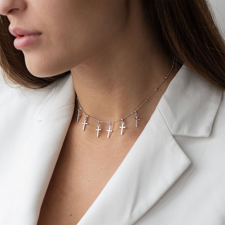 Серебряное колье с крестиками 18614 от ювелирного магазина Оникс